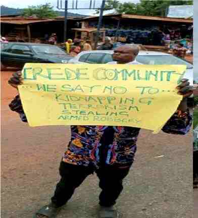 Ekiti: Residents Barricade Road, Protest Incessant Kidnapping[Photo]