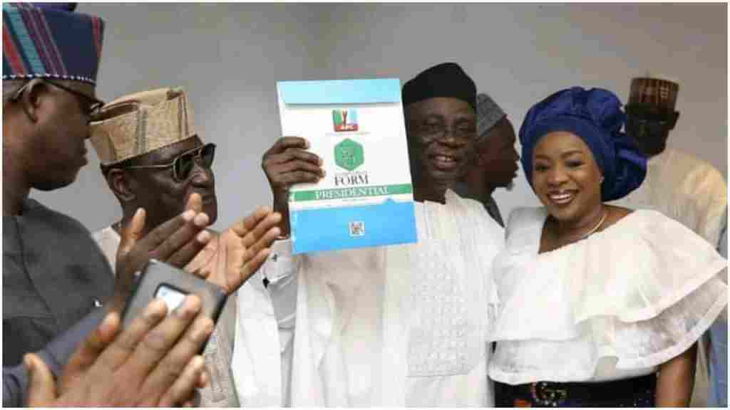 2023: Prominent Preacher, Tunde Bakare Buys N100m APC Presidential Form[Details]