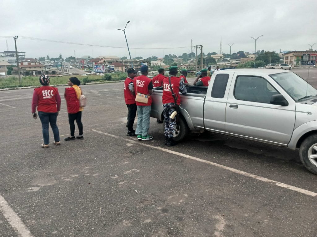 Osun Guber:EFCC Operatives Storm Osun To Curb Vote Buying [PHOTO]