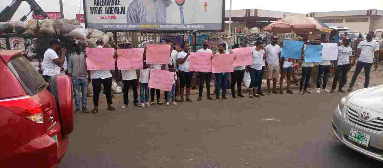 PICTORIAL:Deji Ola, Friends Clean Up Ibadan, Raise Awareness On Proper Waste Disposal