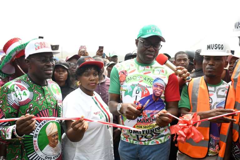 Omititun 2.0: Makinde Flags Off Odo Ona Kekere-Arapaja-Asunle Road As Campaign Trail Reaches Oluyole,Ido LGs-Eagle’s Sight News