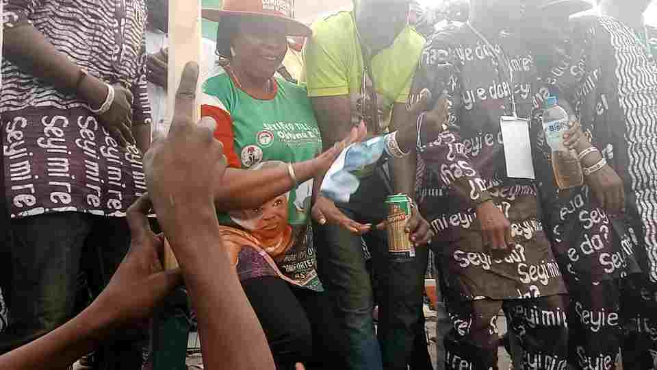 VIDEO: Residents Chorus Olufunke Comforter,’Olutunu  Dee’ As Mammoth Crowd Attend Makinde Campaigns In Ibadan North (See More Graphics)