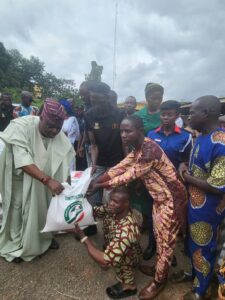 Makinde's Safer: Ibadan North Residents Agog, Extols Makinde Over Food Relief Packages (See Photos)