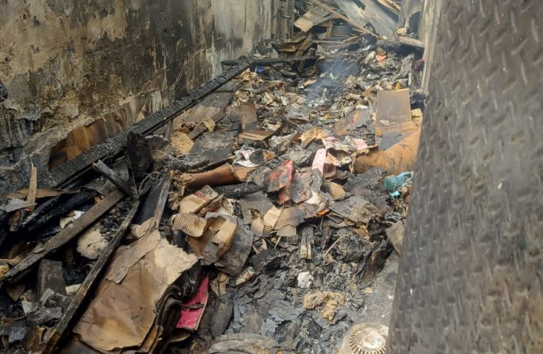 SANGO MARKET: Oyo Lawmaker,Babajide,Ibadan North Chairmanship Candidate,Olufade Visit Fire Outbreak’s Scene(Photo)