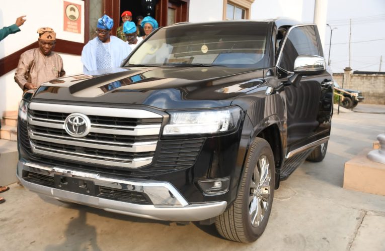 Just In: Makinde Gifts Toyota Land Cruiser To Former Military Governor (Photos)