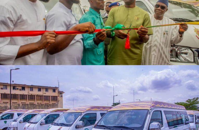 Makinde Donates 28 Buses to Tertiary Institutions