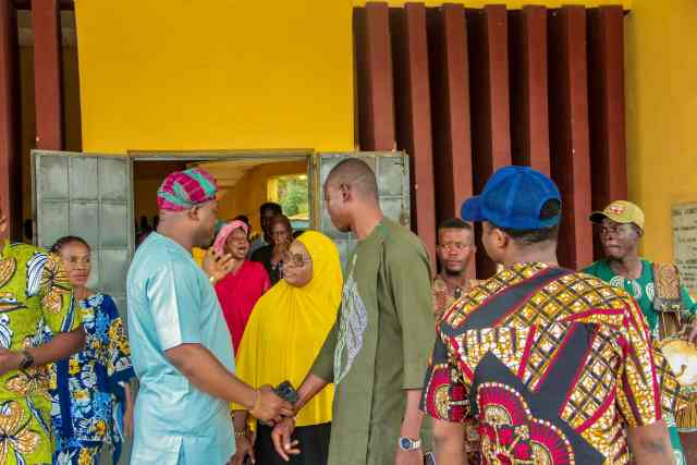 Olufade, Falana Visit Yemetu Aladorin Skills Acquisition Center