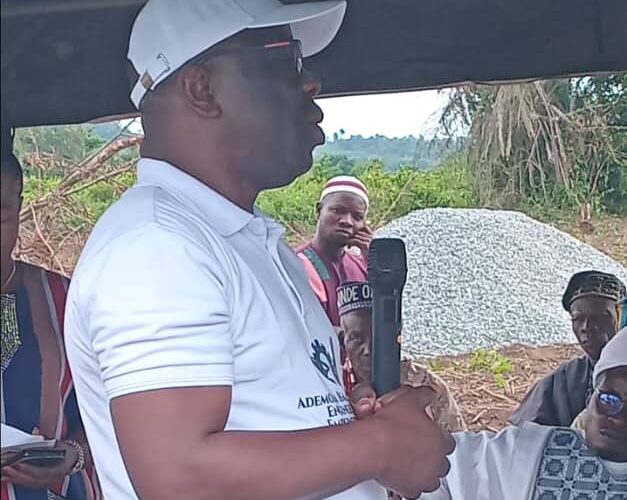 Photo:Agoro Lays Foundation of Joshua Agoro College, Erinmo Ijesha