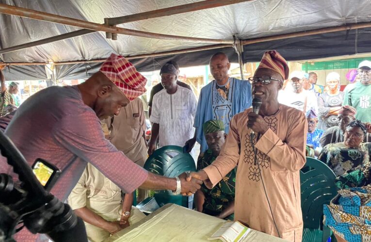 Oluyole LG lauds Party Stakeholders over inauguration of new Ward Execos, reaffirms loyalty to Makinde