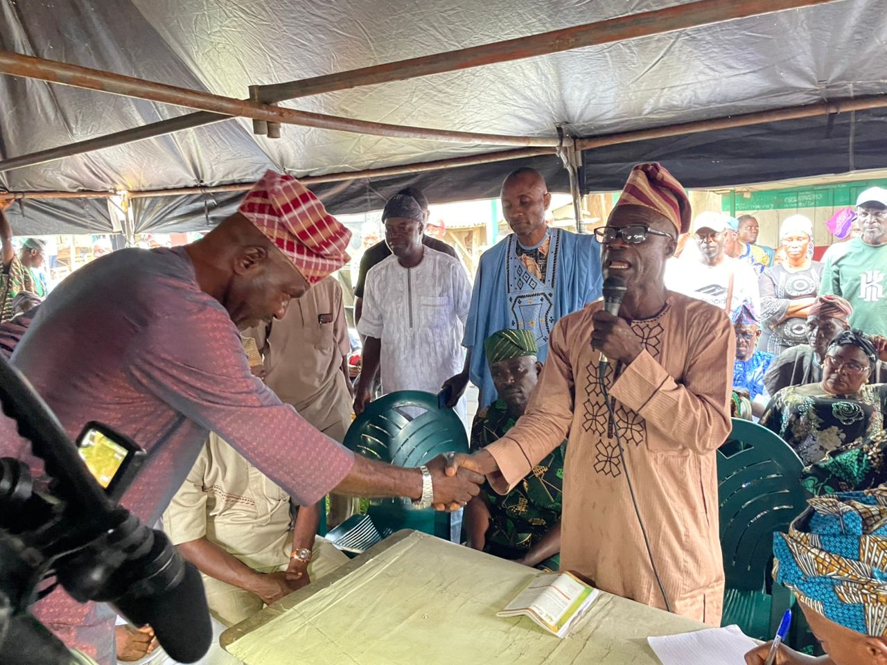 Oluyole LG lauds Party Stakeholders over inauguration of new Ward Excos, reaffirms loyalty to Makinde