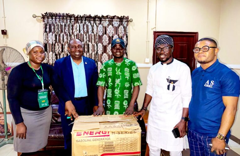 Olufade Redeems Pledge, Hands Over Generator To NYCN Oyo State Chapter