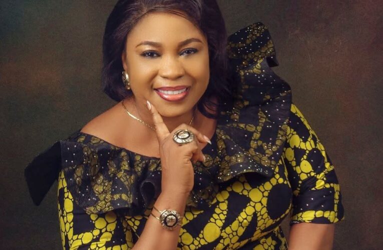 Oyo Lawmaker, Comforter Honors Fallen Armed Forces Heroes at 2026 Remembrance Grand Finale