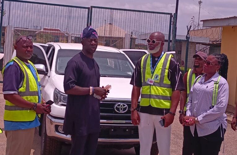 Airport Upgrade: Oyo Presents Specialised Vehicle to NAMA(Photo)