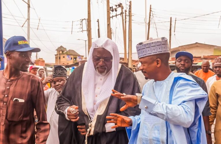 2027: Odidiomo Courts Sabo Muslim Community, Pledges Inclusive Representation, Gives ₦10 Million to Mosque