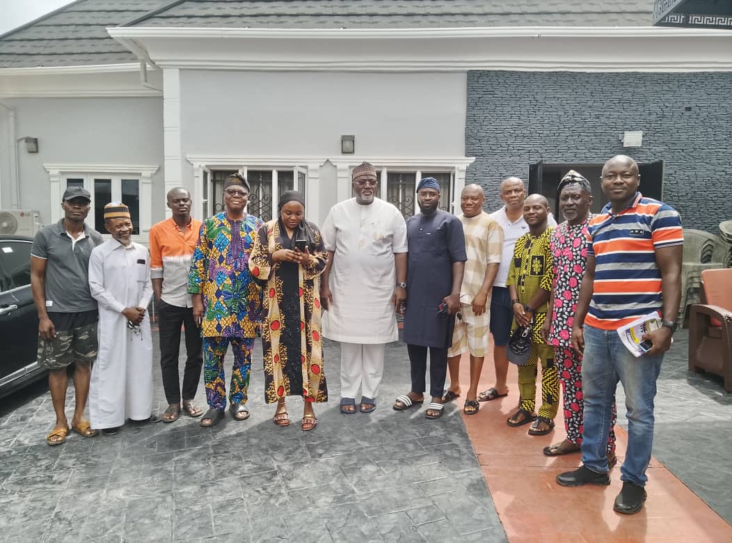 Elekunkun Idera Community Hails Odidiomo Over ₦16m Transformer, Backs Oyo South Senate Bid