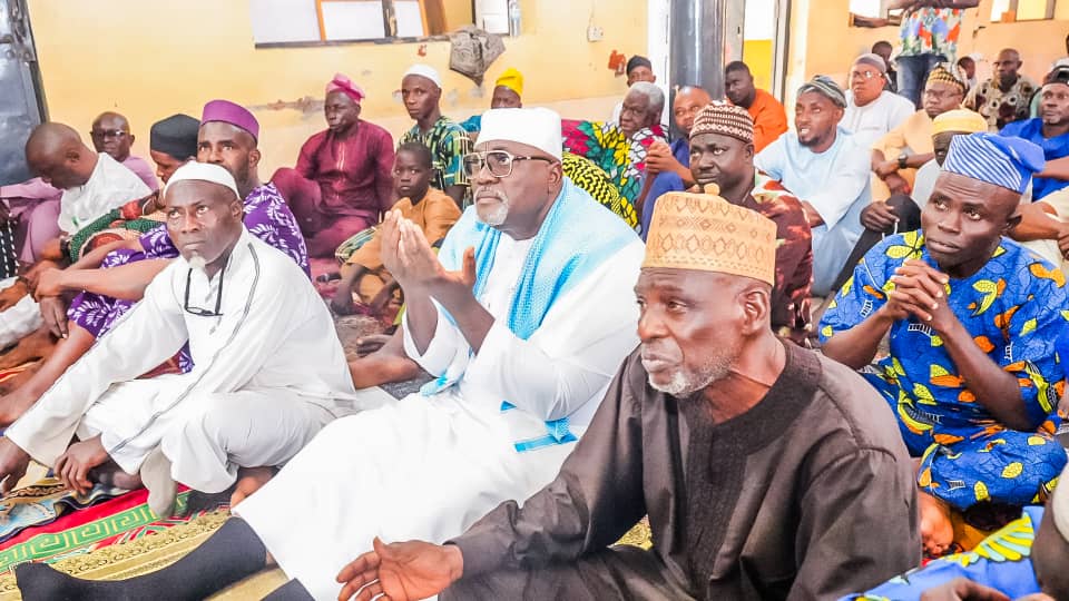 Odidiomo Donates ₦5m to Felele Central Mosque, Reaffirms Commitment to Oyo South