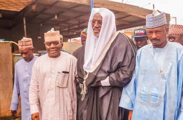 Odidiomo Redeems ₦2m Pledge to Eruwa Muslim Community