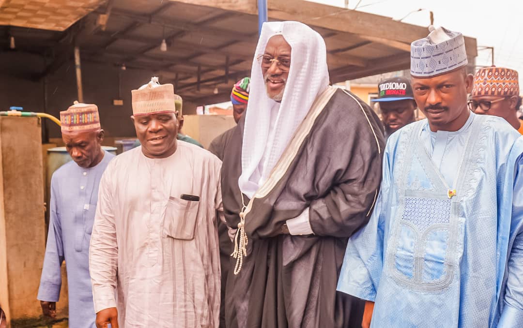 Odidiomo Redeems ₦2m Pledge to Eruwa Muslim Community