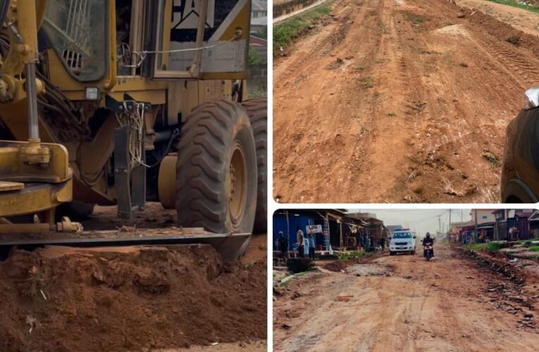 Akeem Olatunji continues grassroots infrastructure drive, grades inner community roads across Oluyole LG